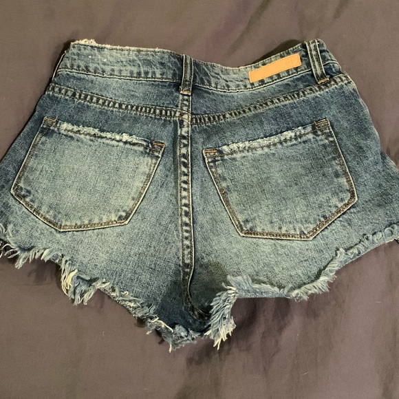 BP high waisted frayed denim shorts - Picture 4 of 4